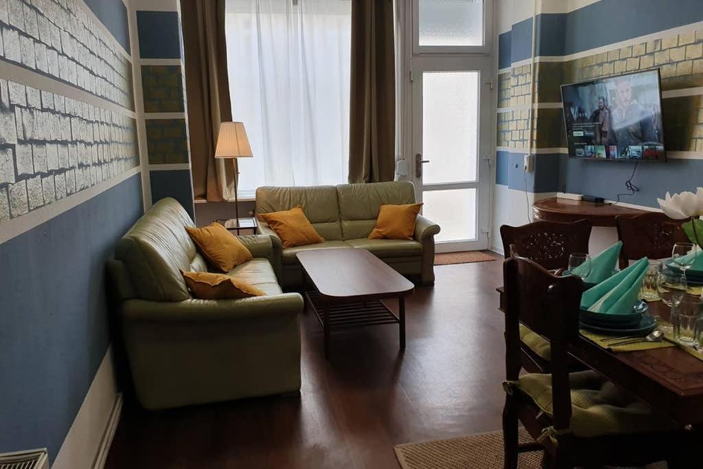 Big & Cosy Central Lichtenberg City Appartamento